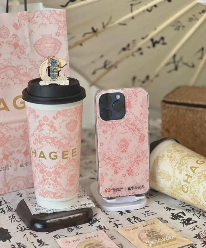 茶咖品牌“超进化”成小卖铺？爱游戏平台周边比奶茶还好卖！(图7)