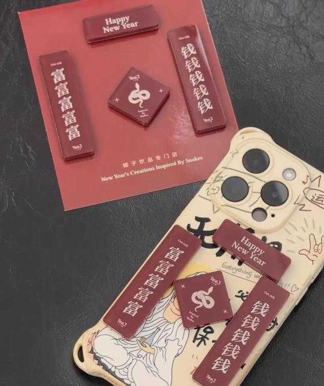 茶咖品牌“超进化”成小卖铺？爱游戏平台周边比奶茶还好卖！(图8)