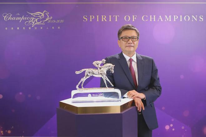 眼罩夺魁家族曾养香港马王爱游戏爱体育王经纬赛驹戴(图4)
